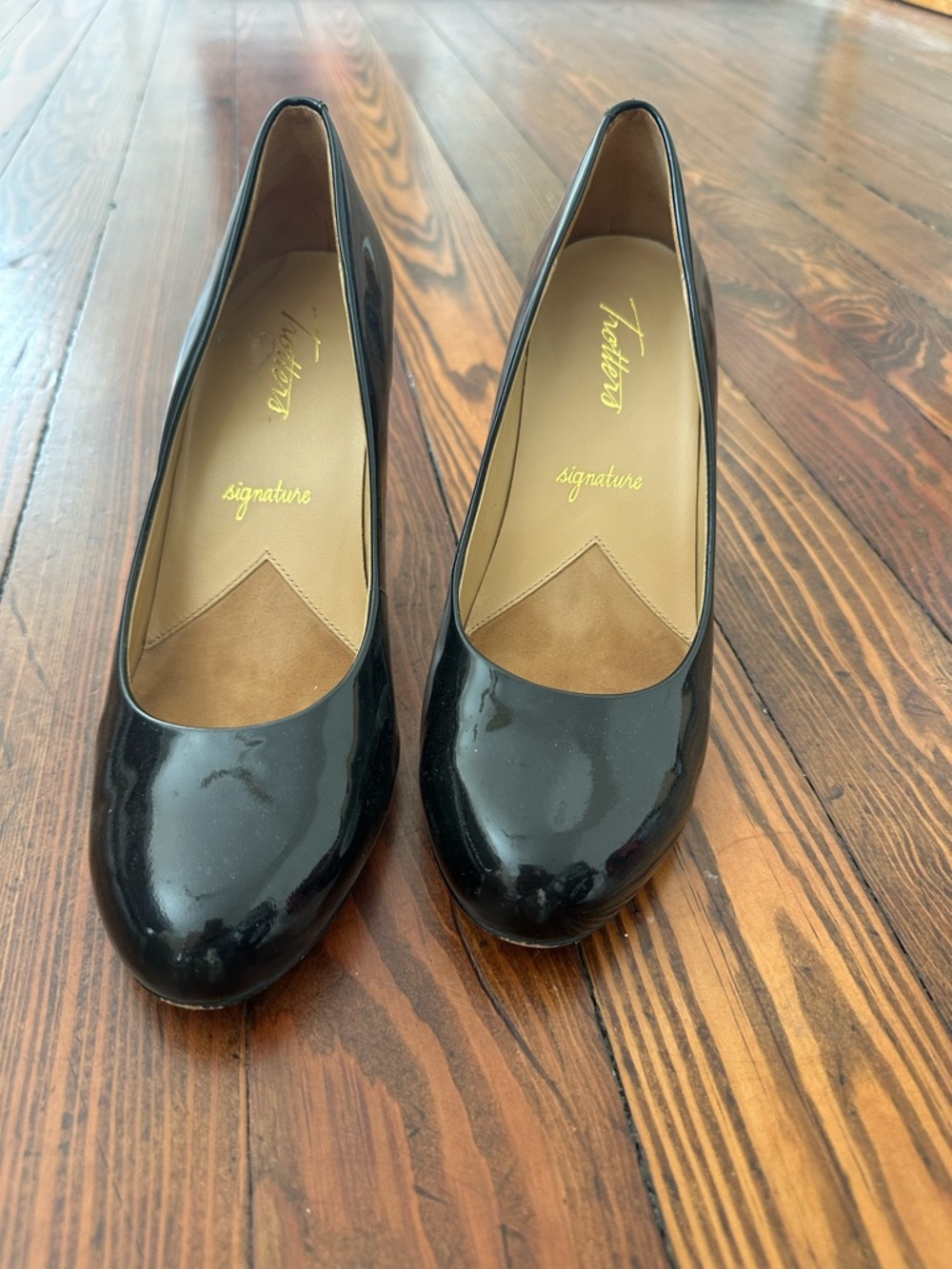 Trotters Black Patent Round-Toe Pumps